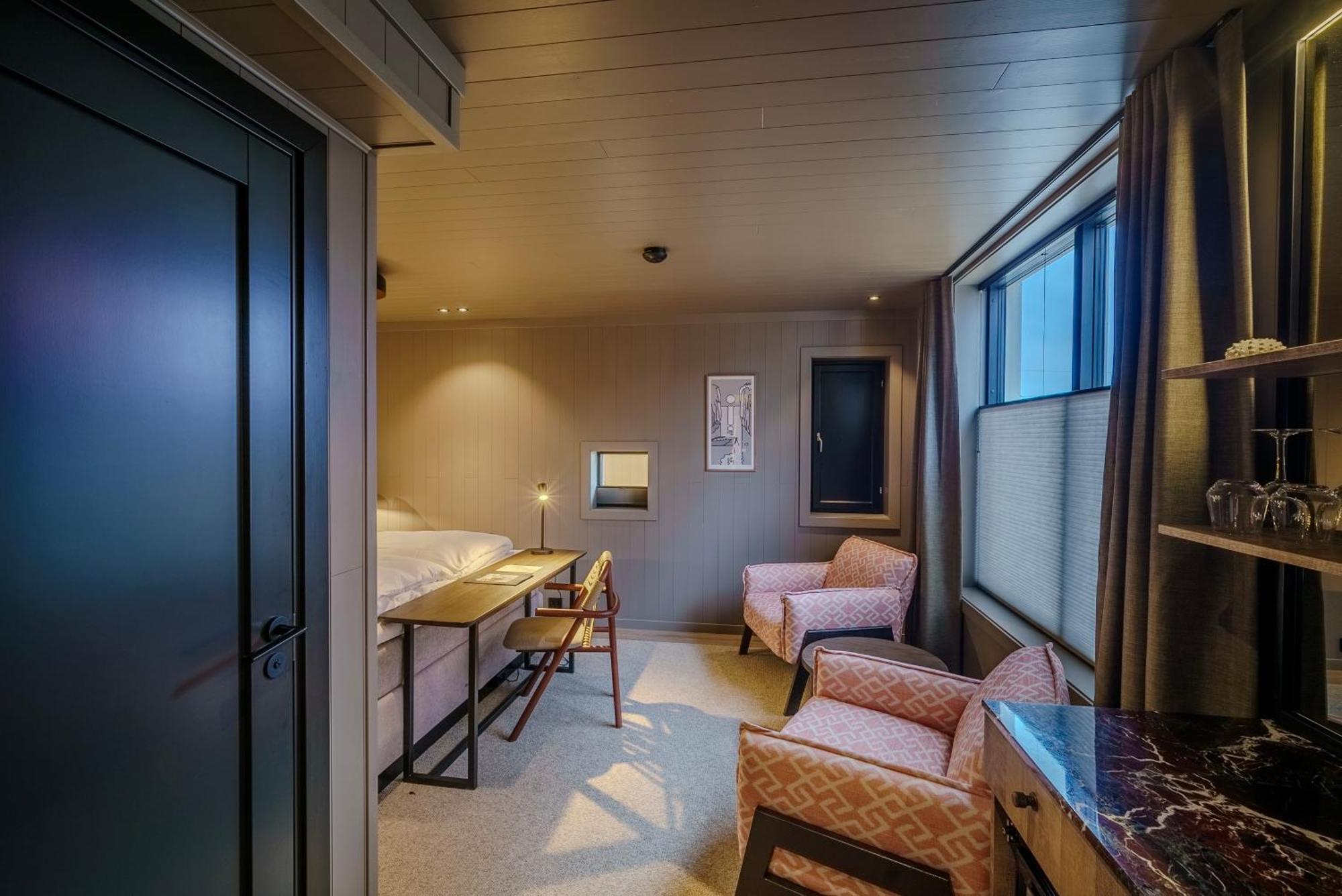 Henningsvaer Bryggehotell - By Classic Norway Hotels מראה חיצוני תמונה