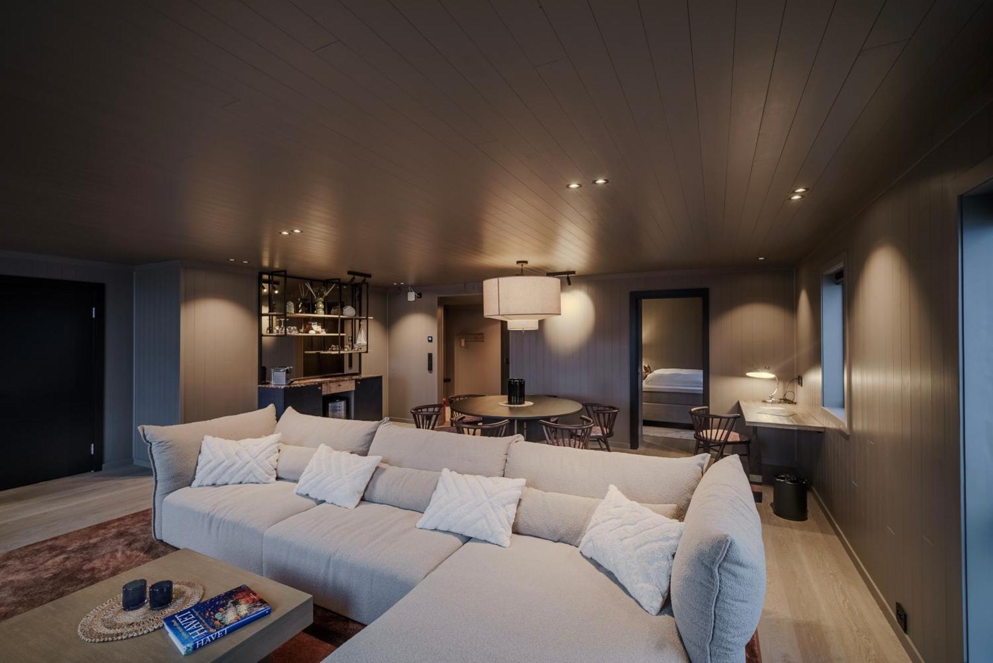 Henningsvaer Bryggehotell - By Classic Norway Hotels מראה חיצוני תמונה