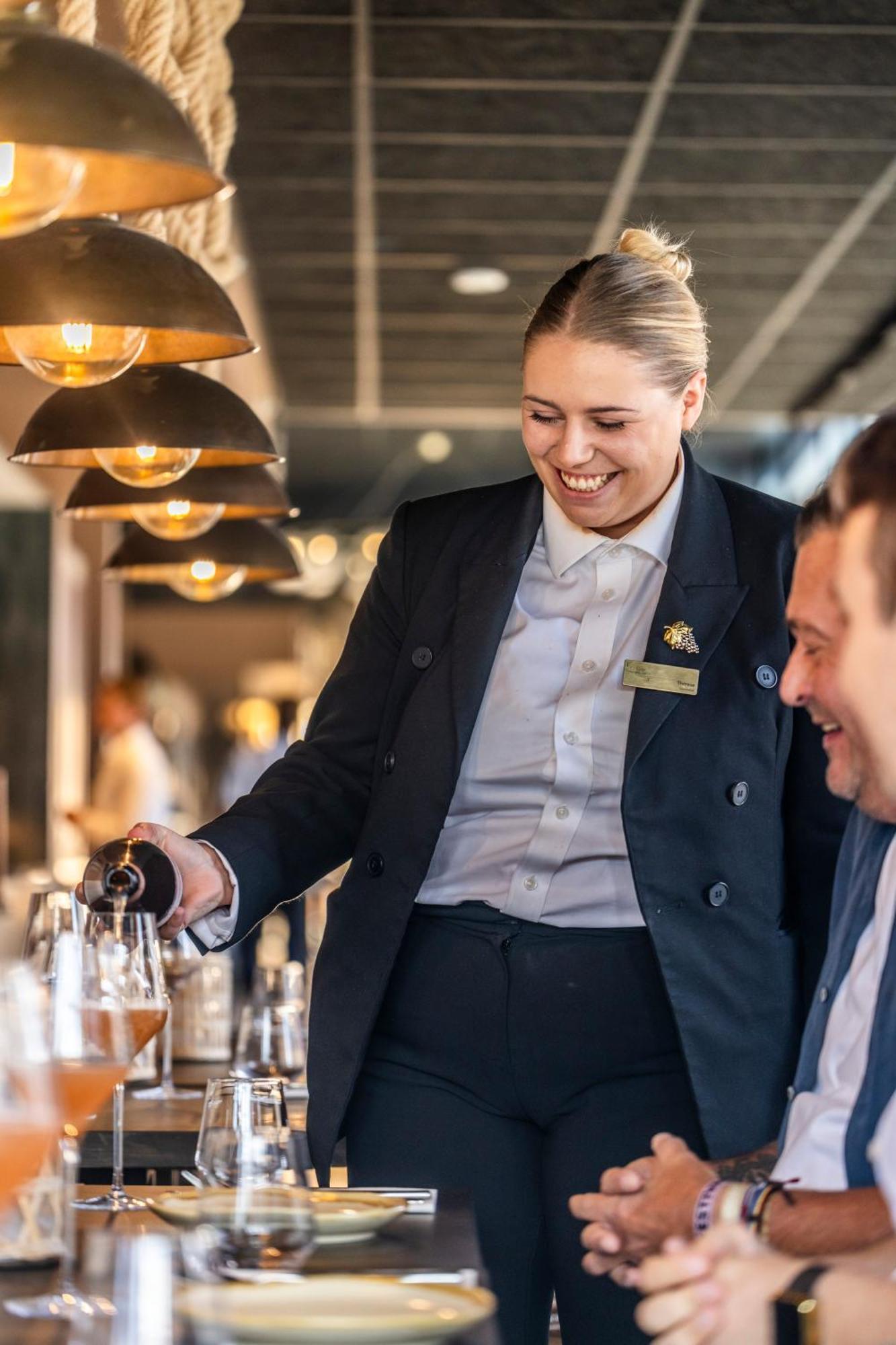 Henningsvaer Bryggehotell - By Classic Norway Hotels מראה חיצוני תמונה